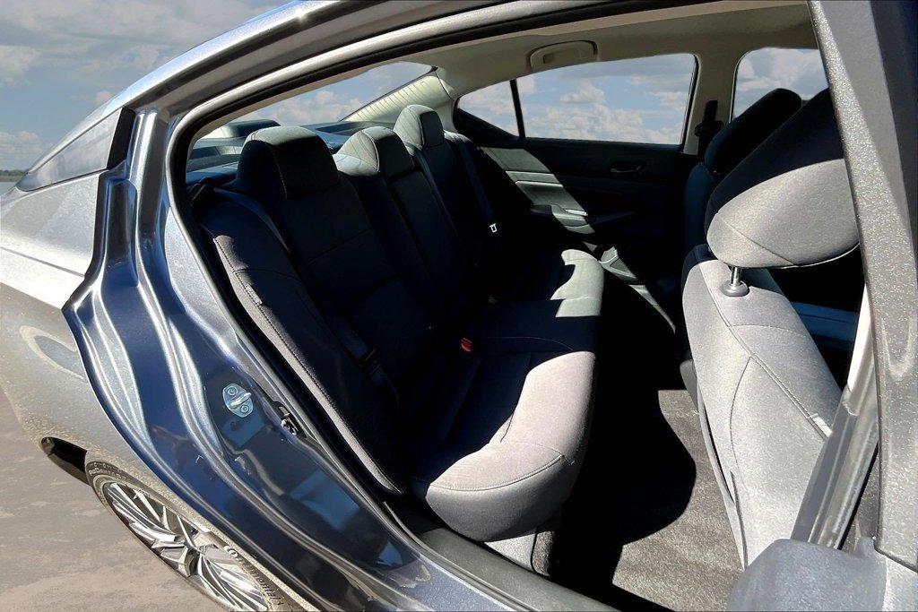Used 2025 Nissan Altima 2.5 SV FWD image 27