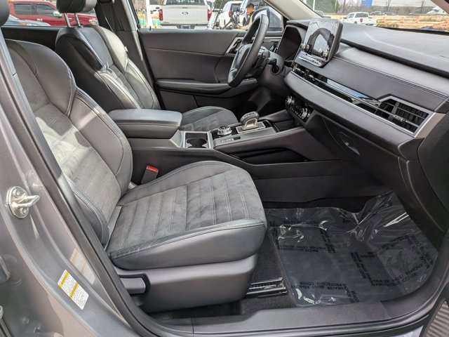 Used 2022 Mitsubishi Outlander SE image 40