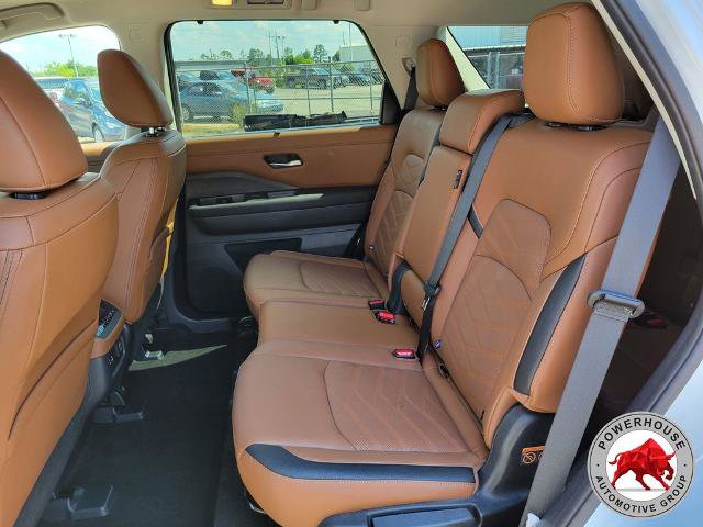 Used 2025 Nissan Pathfinder Platinum w/ Lighting Package (N92) FWD image 17