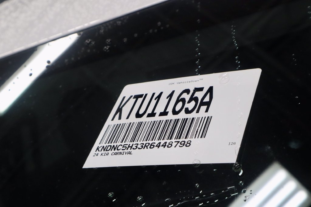 Used 2024 Kia Carnival EX FWD image 33