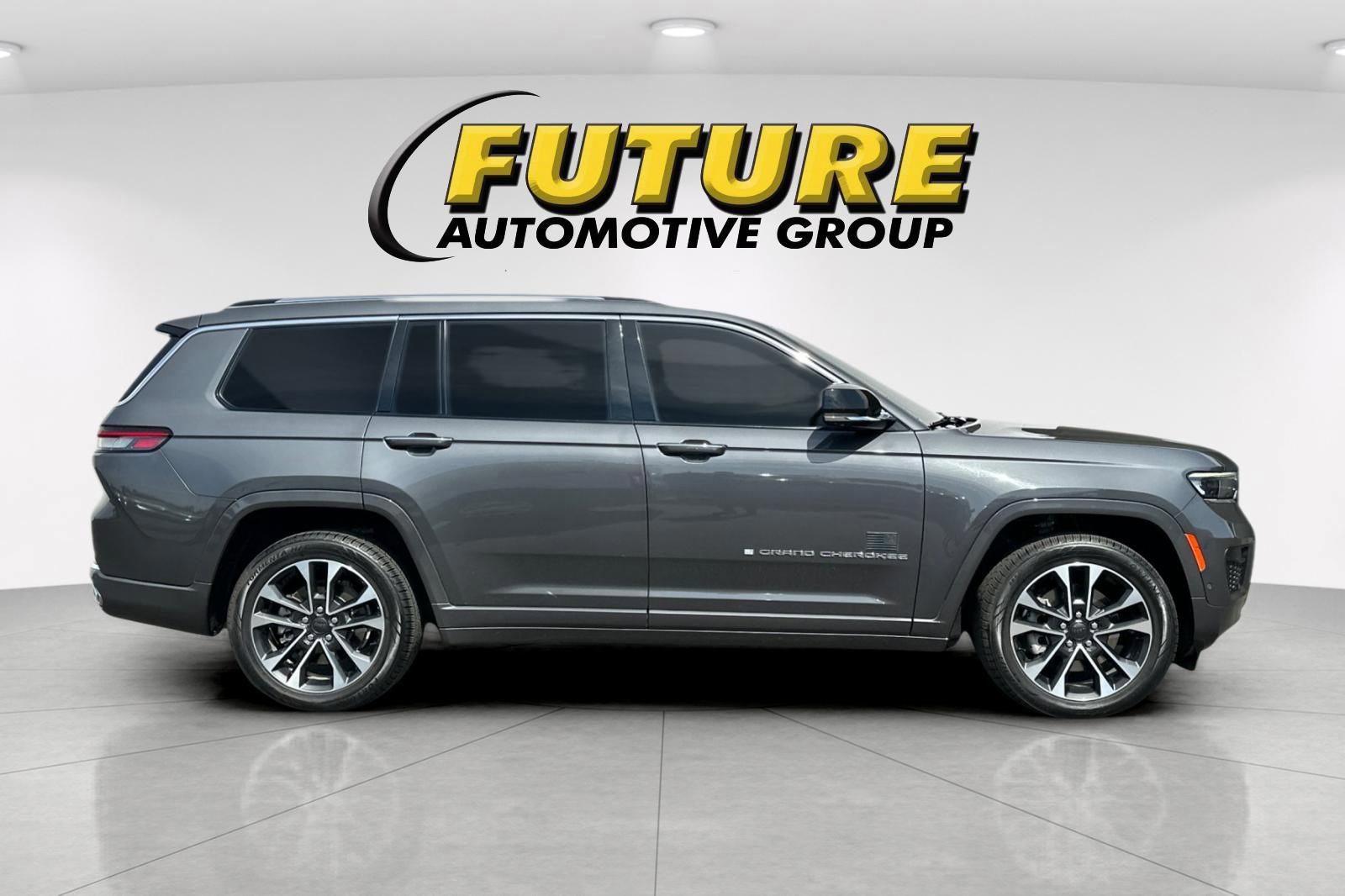 Used 2022 Jeep Grand Cherokee L Overland w/ Advanced Protech Group III image 6