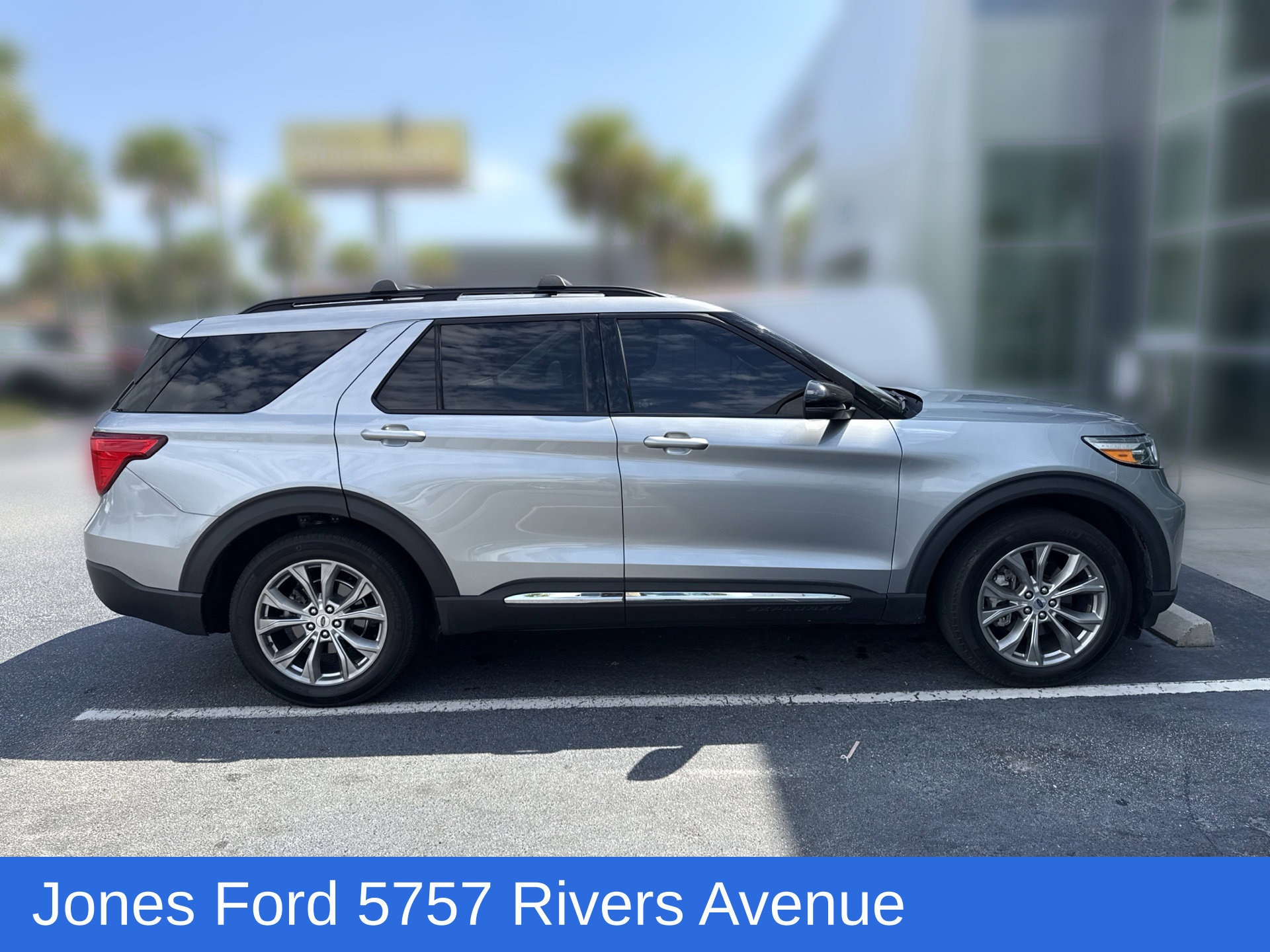 Certified 2023 Ford Explorer XLT w/ Equipment Group 202A RWD image 3