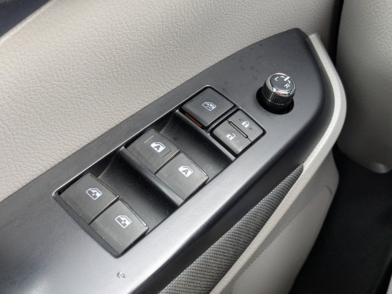 Used 2019 Toyota Highlander LE image 26