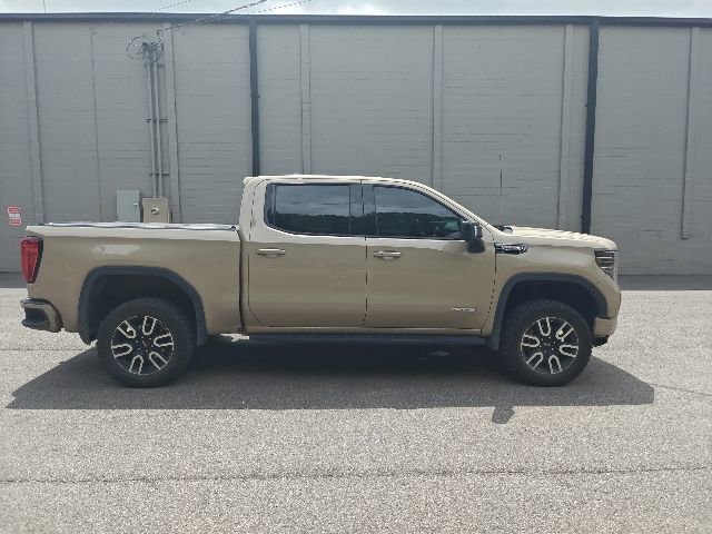 Used 2022 GMC Sierra 1500 AT4 w/ AT4 Premium Package AWD/4WD image 2