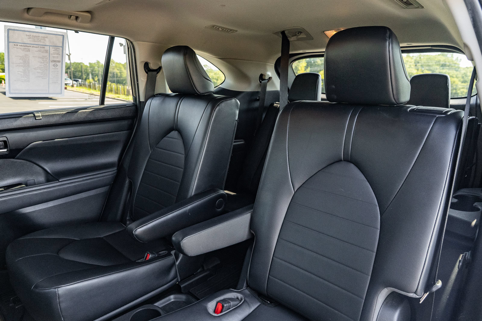 Used 2022 Toyota Highlander XLE FWD image 18