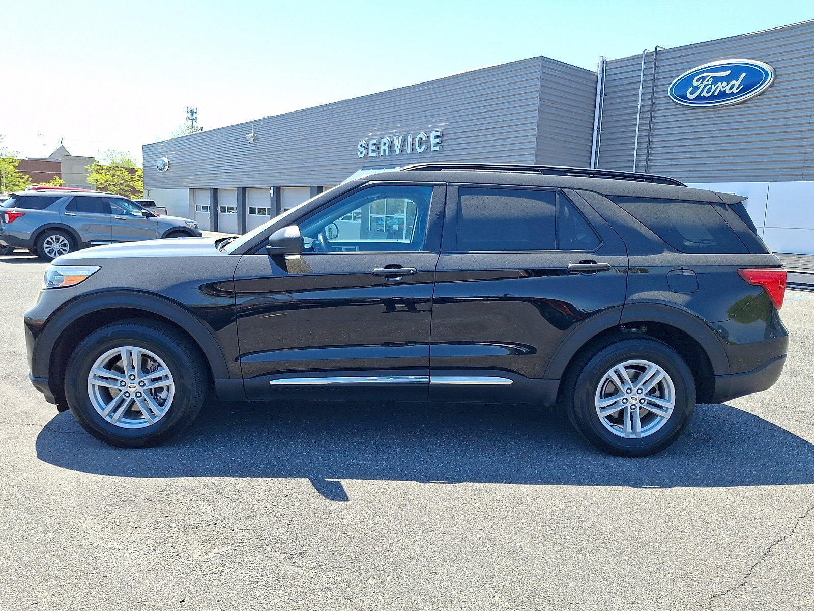 Certified 2024 Ford Explorer XLT AWD/4WD image 6