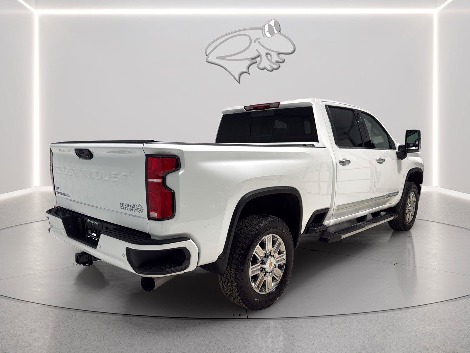 Used 2026 Chevrolet Silverado 2500 High Country w/ Technology Package AWD/4WD image 6