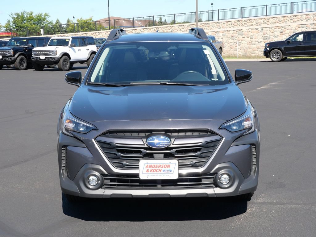 Used 2025 Subaru Outback Premium AWD/4WD image 3