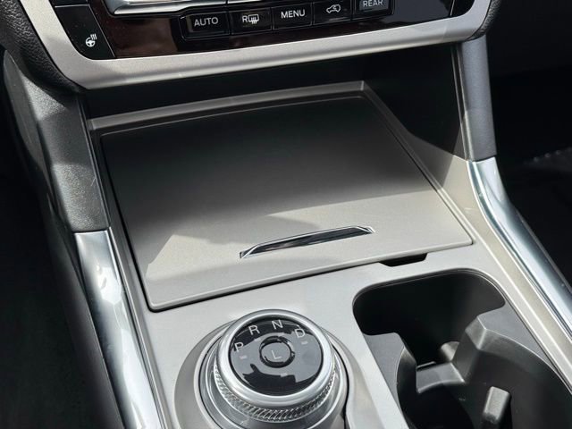 Certified 2022 Ford Explorer XLT w/ Equipment Group 202A AWD/4WD image 19