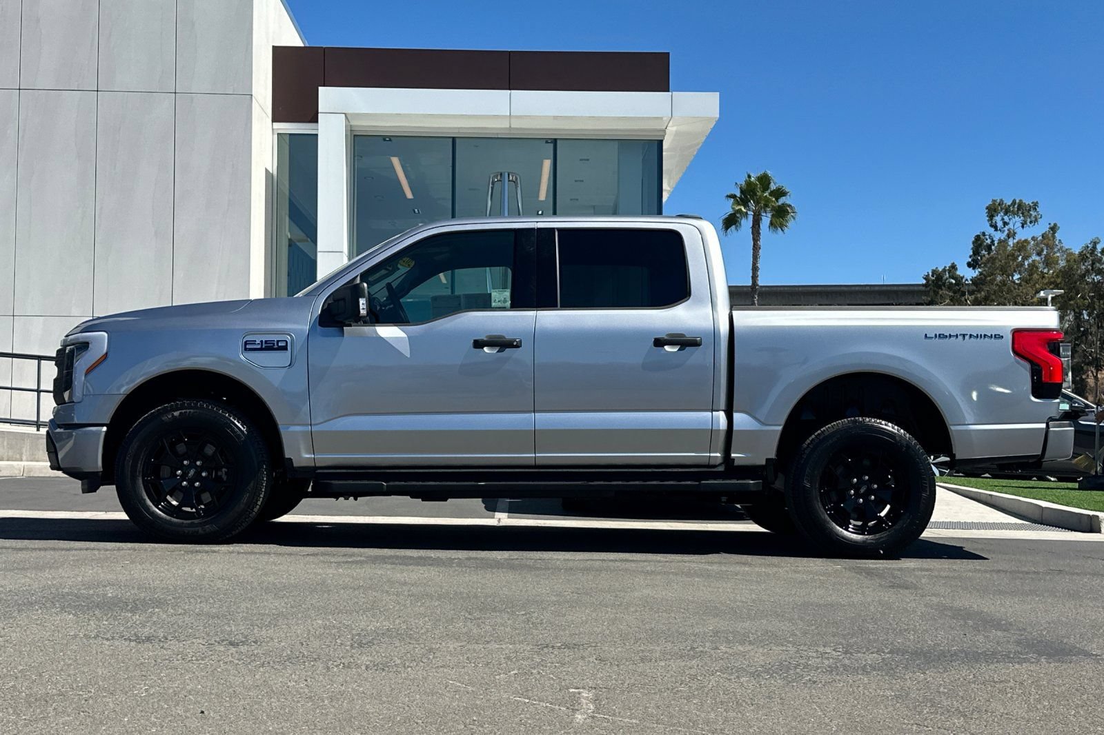 Certified 2025 Ford F150 Lightning XLT AWD/4WD image 6