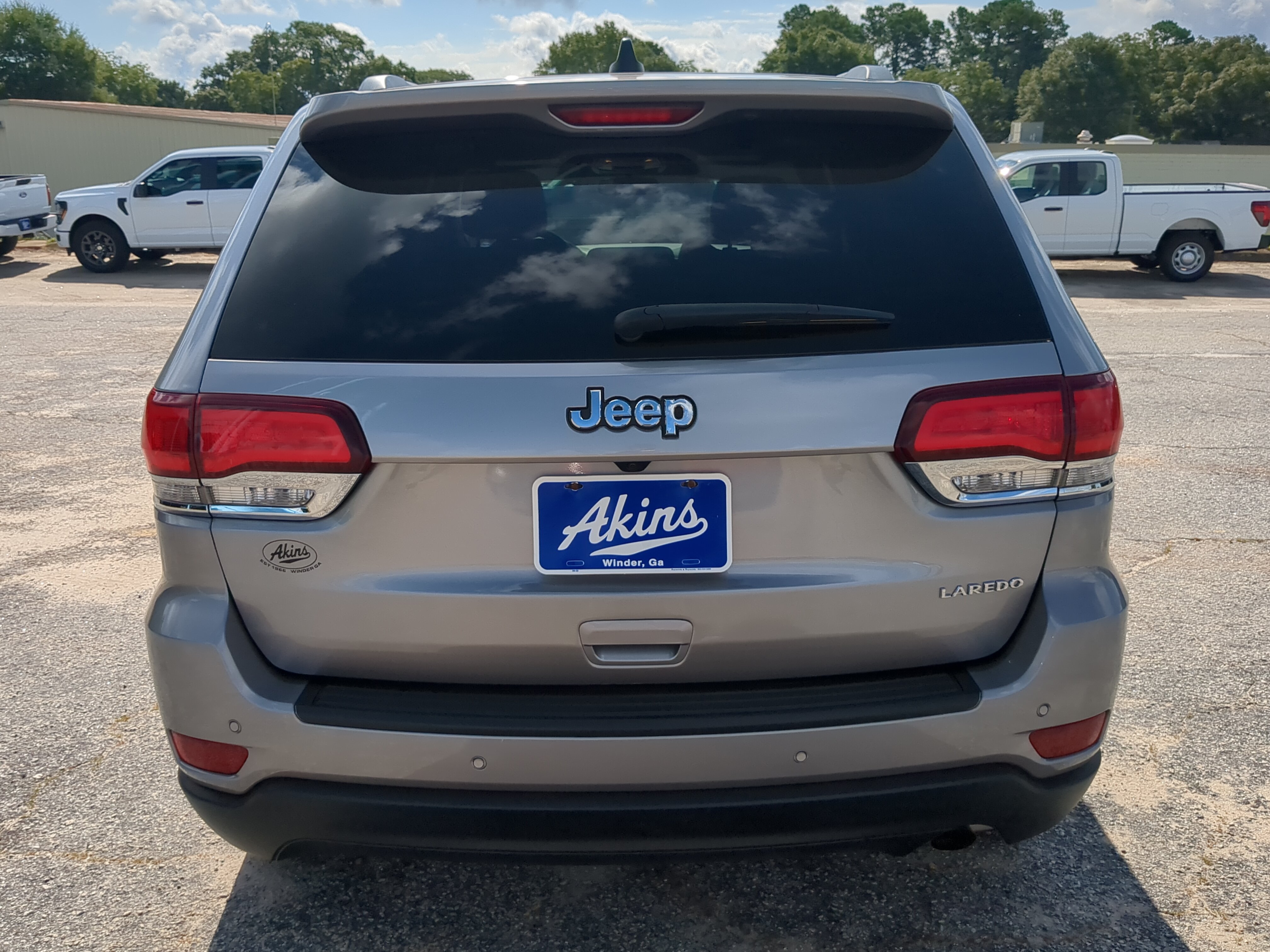 Used 2021 Jeep Grand Cherokee Laredo RWD image 4
