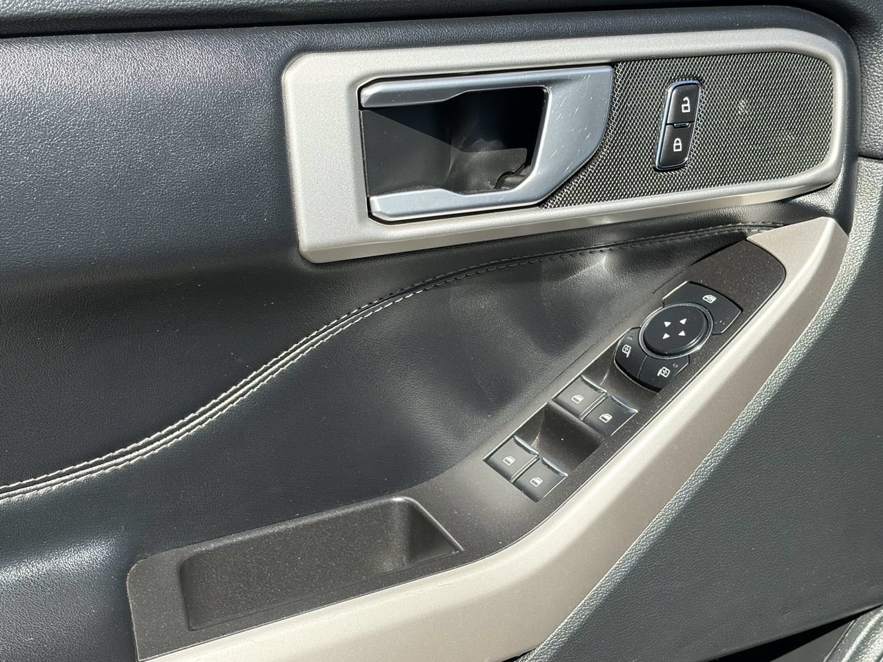 Certified 2023 Ford Explorer XLT RWD image 25