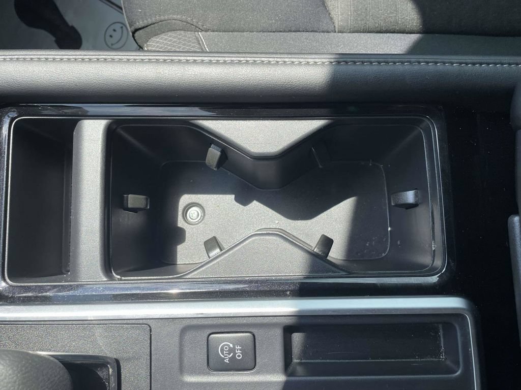 Used 2024 Nissan Pathfinder SV w/ SV Premium Package FWD image 18