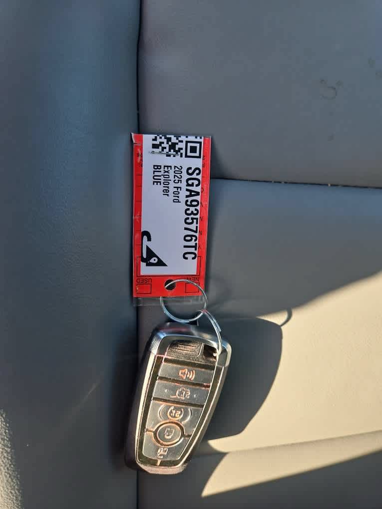 Certified 2025 Ford Explorer Active w/ Active Comfort Package AWD/4WD image 22