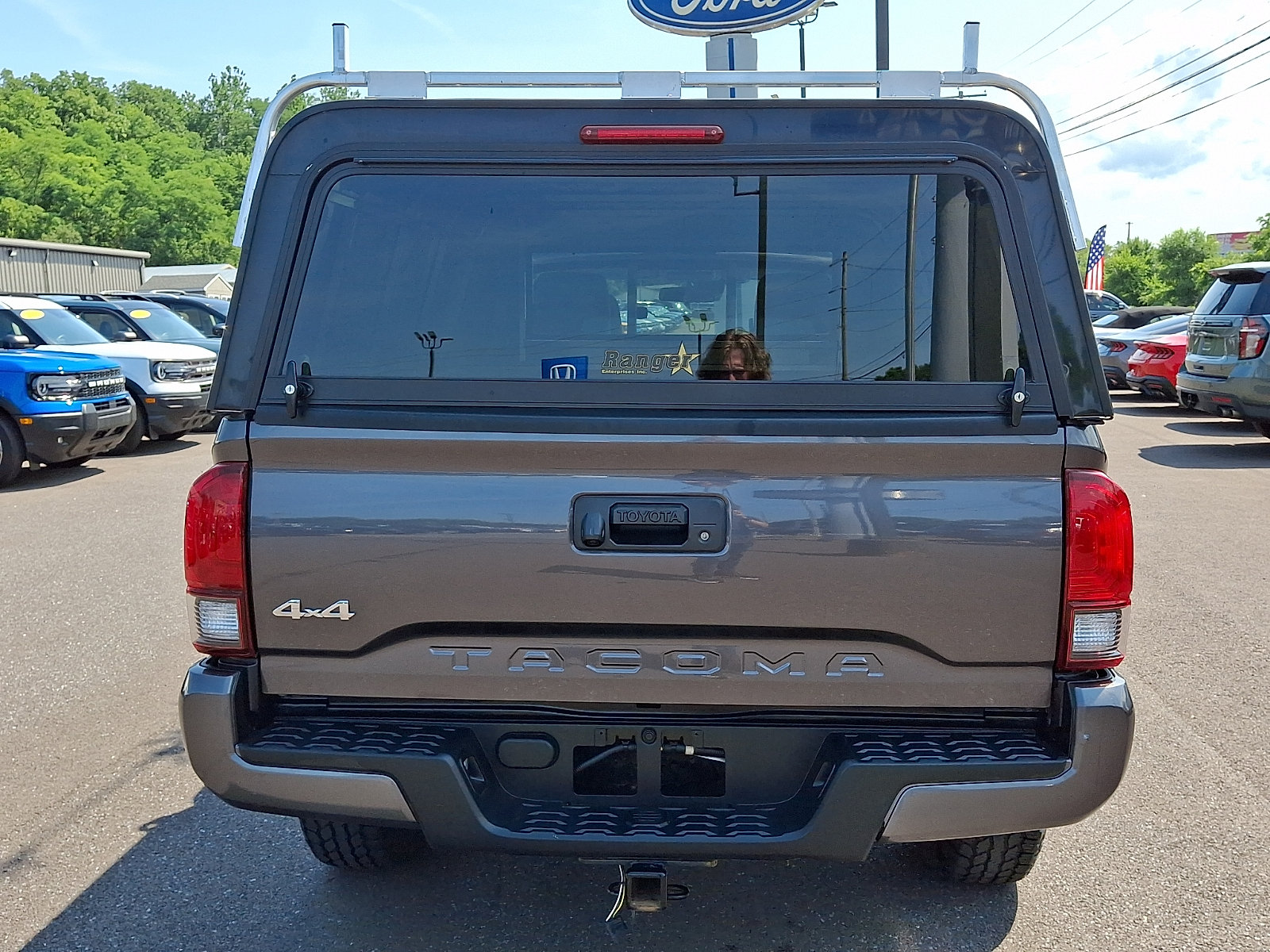 Used 2018 Toyota Tacoma SR w/ SR Convenience Package AWD/4WD image 9