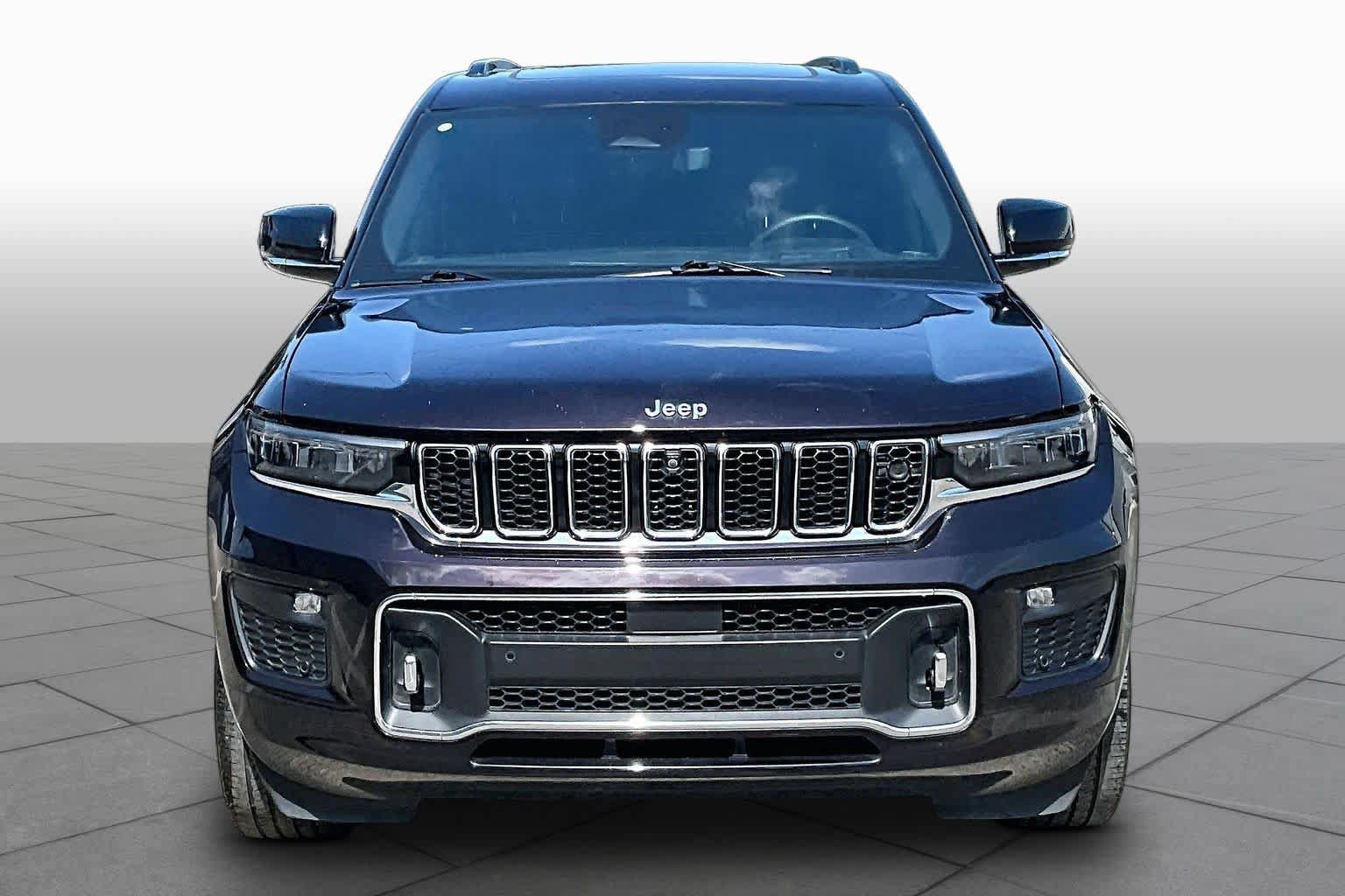 Used 2023 Jeep Grand Cherokee L Overland w/ Advanced Protech Group III AWD/4WD image 4