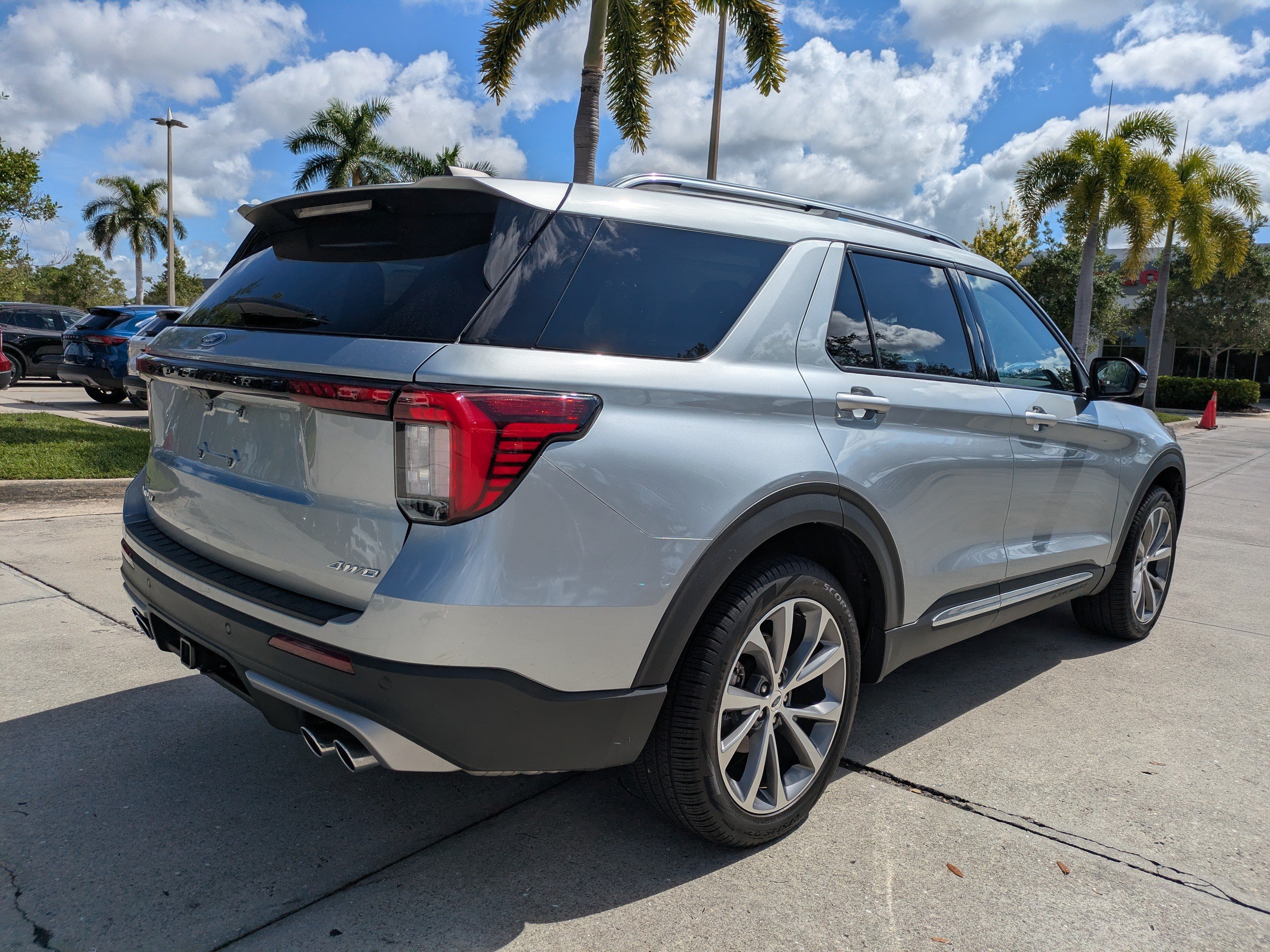 Certified 2025 Ford Explorer Platinum w/ Ultimate Package AWD/4WD image 4