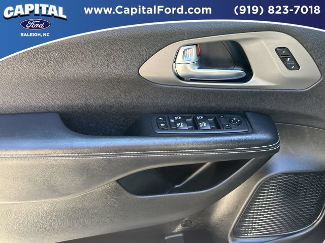 Used 2025 Chrysler Pacifica Select FWD image 20