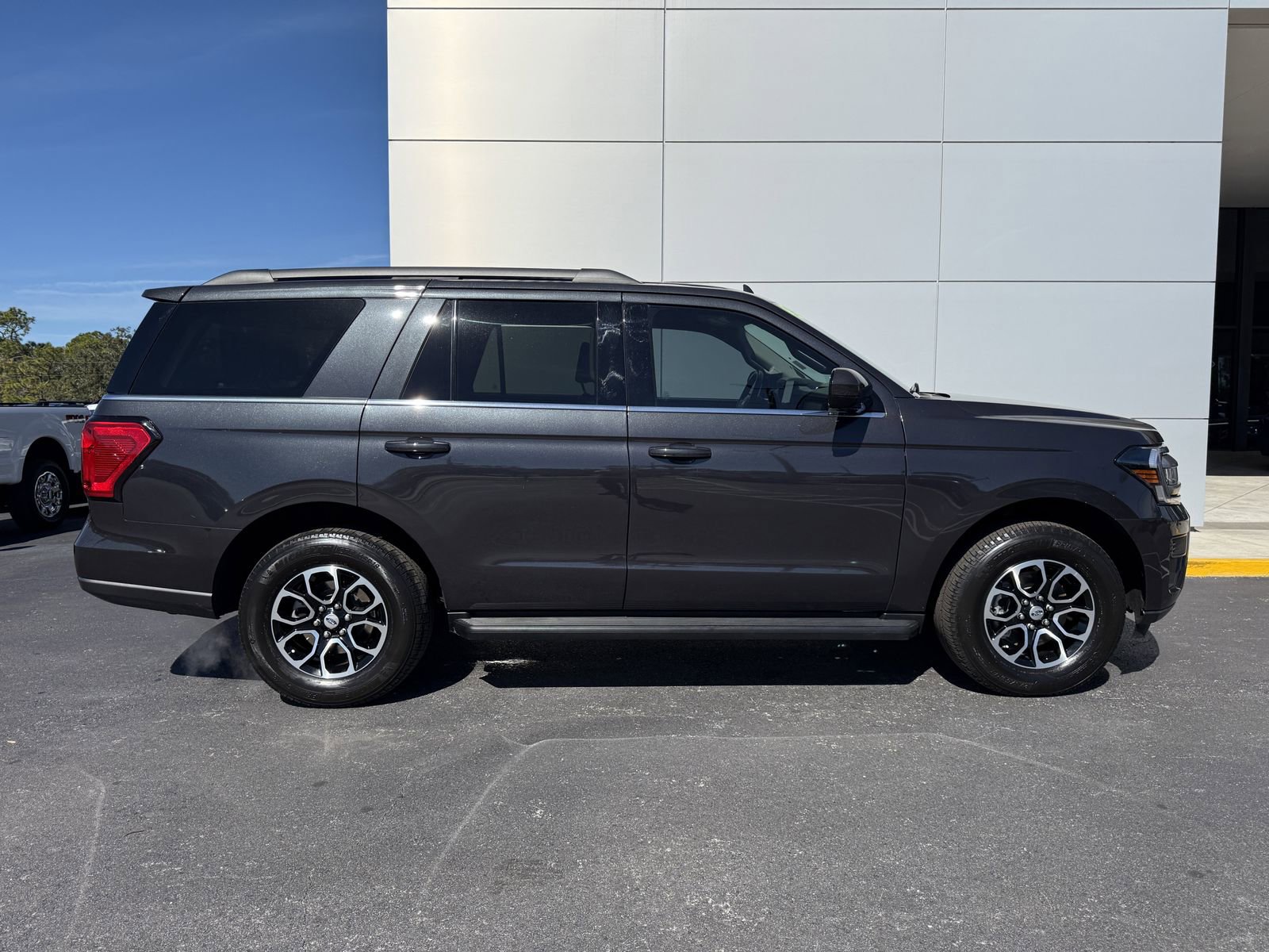 Certified 2024 Ford Expedition XLT image 3