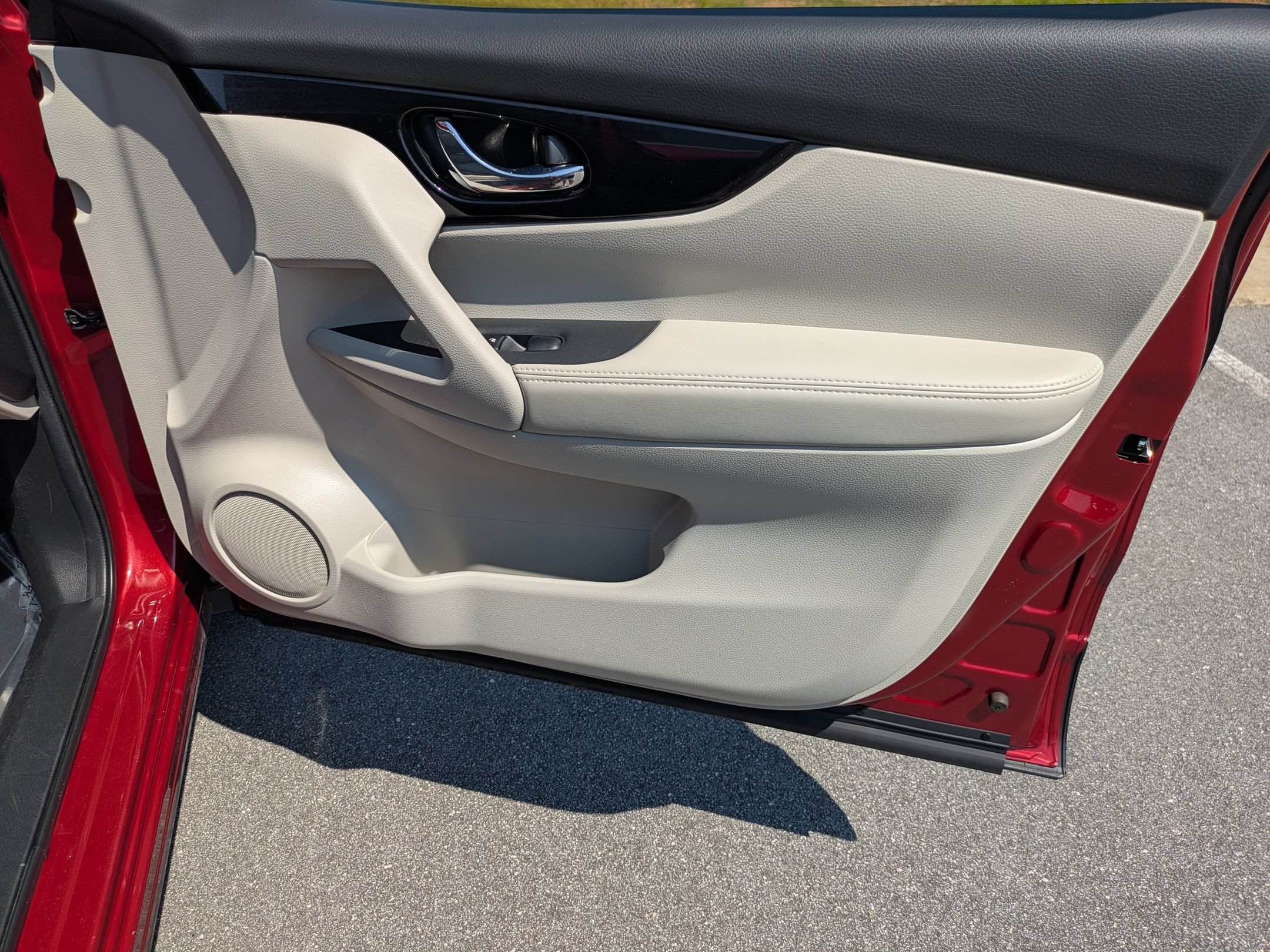 Used 2021 Nissan Rogue Sport SL FWD image 34