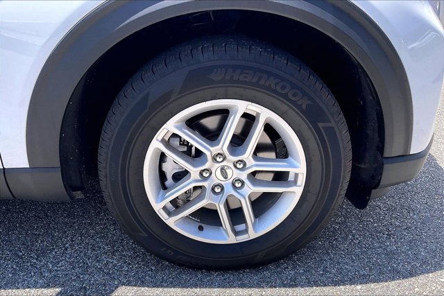 Certified 2025 Ford Explorer Active RWD image 9
