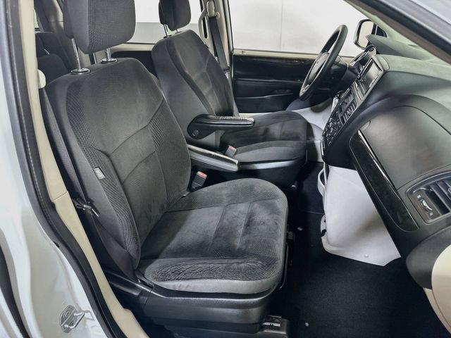 Used 2018 Dodge Grand Caravan SE FWD image 14