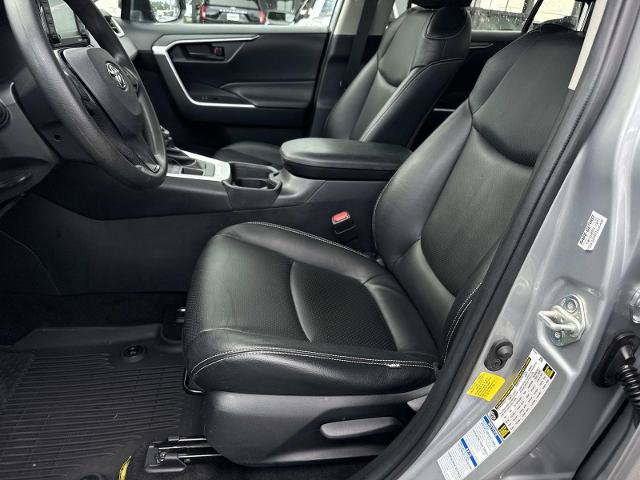 Used 2021 Toyota RAV4 LE AWD/4WD image 17