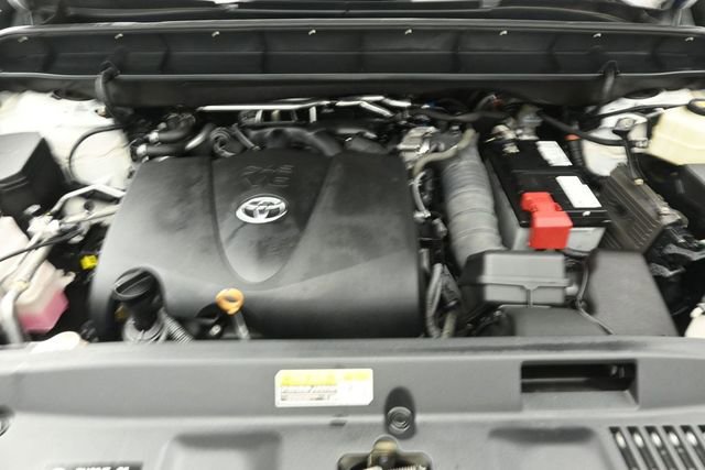 Used 2021 Toyota Highlander XLE AWD/4WD image 34