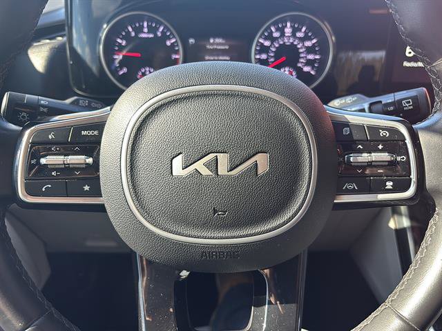 Used 2022 Kia Carnival EX FWD image 25