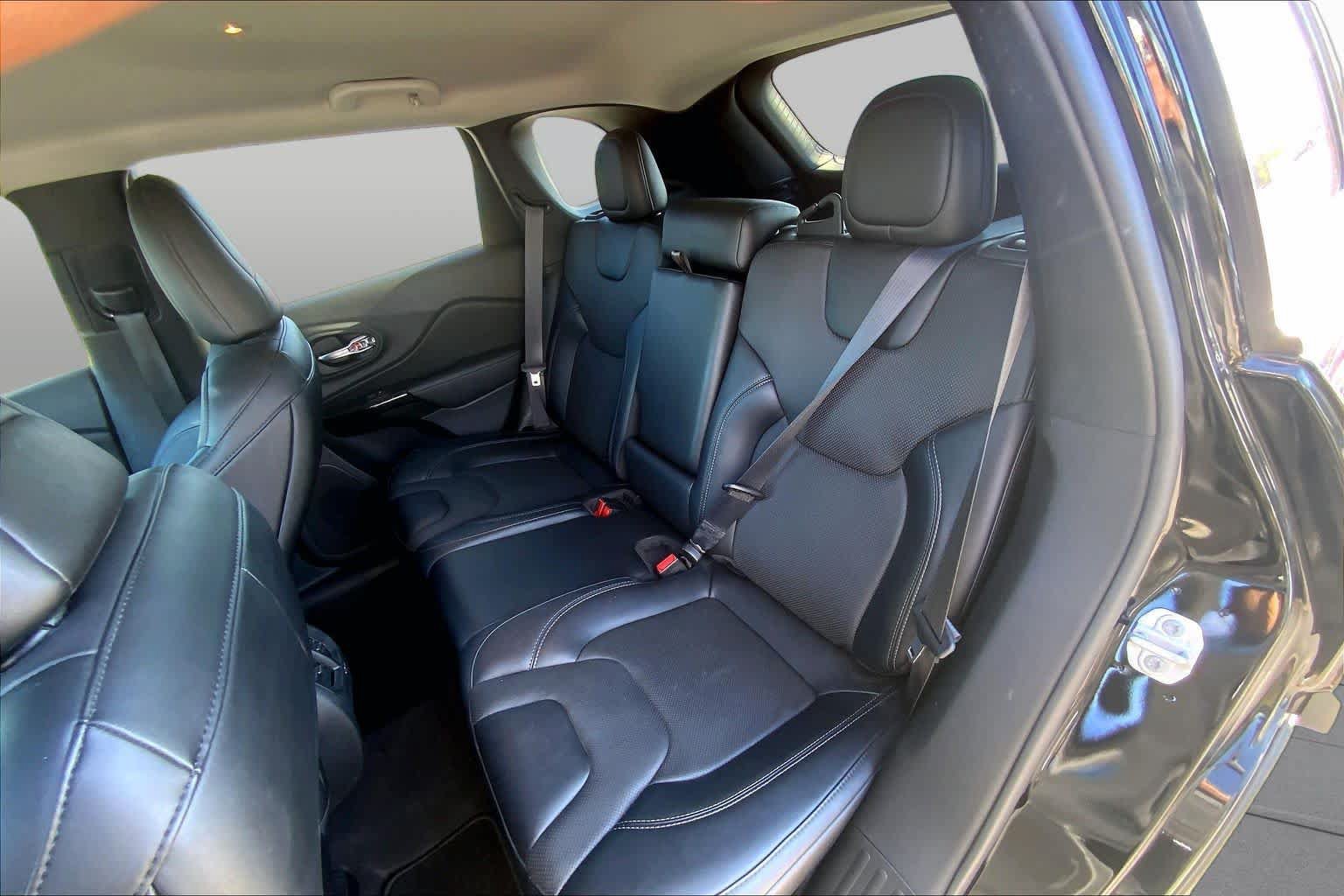 Used 2023 Jeep Cherokee Altitude Lux AWD/4WD image 18