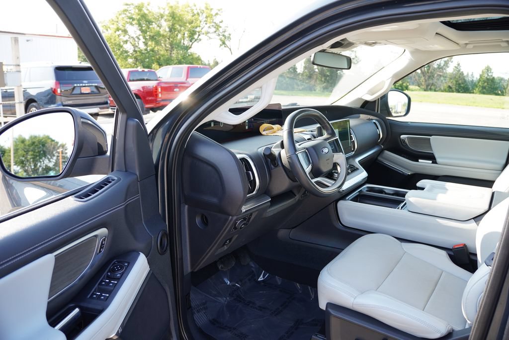 Certified 2025 Ford Expedition Platinum w/ Driver's Package AWD/4WD image 15