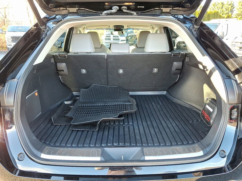 Used 2021 Toyota Venza XLE image 28