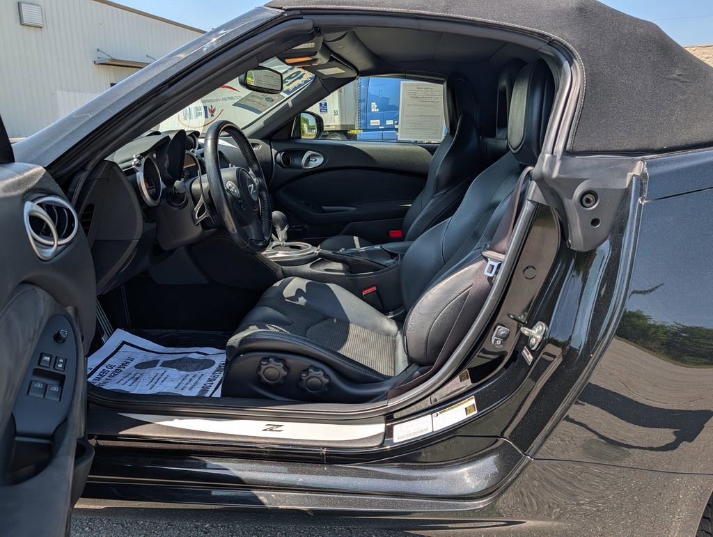 Used 2019 Nissan 370Z Touring RWD image 18