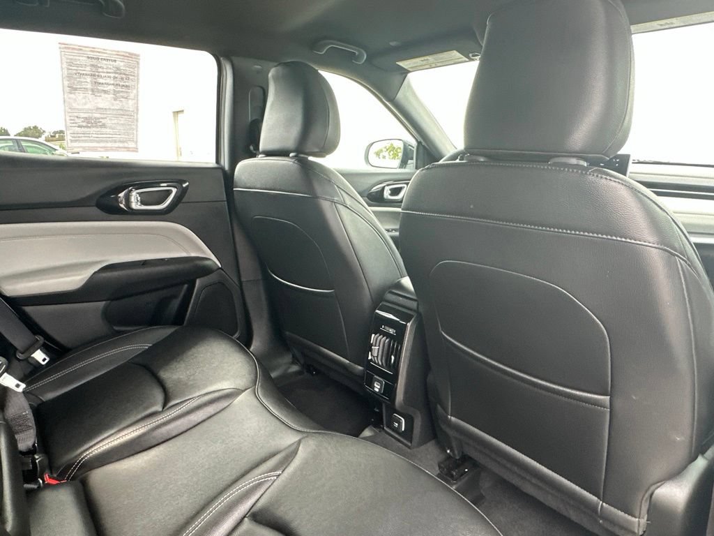 Used 2025 Jeep Compass Limited AWD/4WD image 29