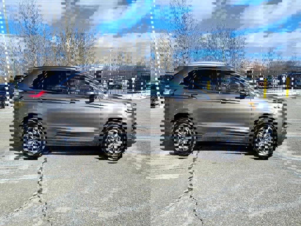 Certified 2019 Ford Edge SEL w/ Equipment Group 201A image 6