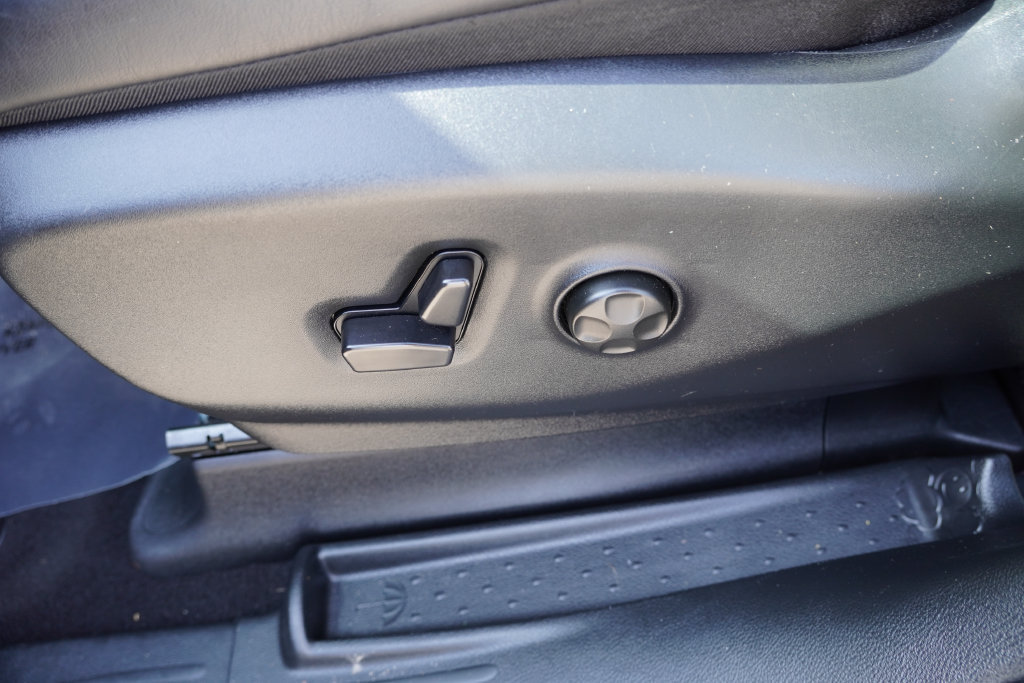 Used 2025 Chrysler Pacifica Limited FWD image 22