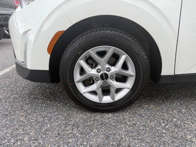 Used 2025 Kia Soul LX w/ LX Technology Package FWD image 22