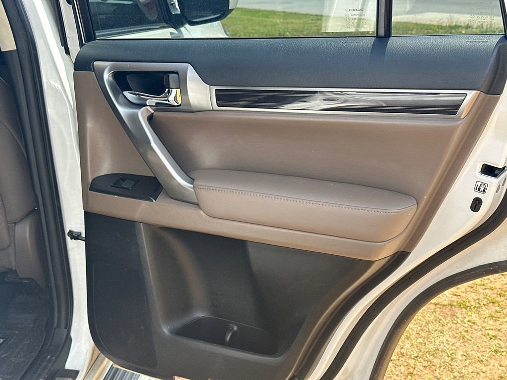 Used 2022 Lexus GX 460 Premium w/ Premium Package AWD/4WD image 16