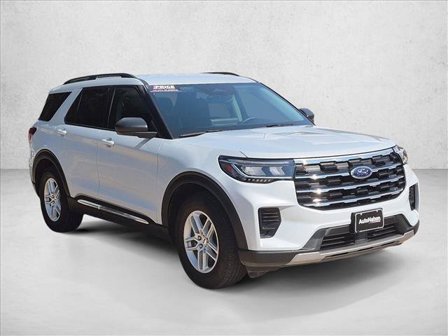 Certified 2025 Ford Explorer Active RWD image 3