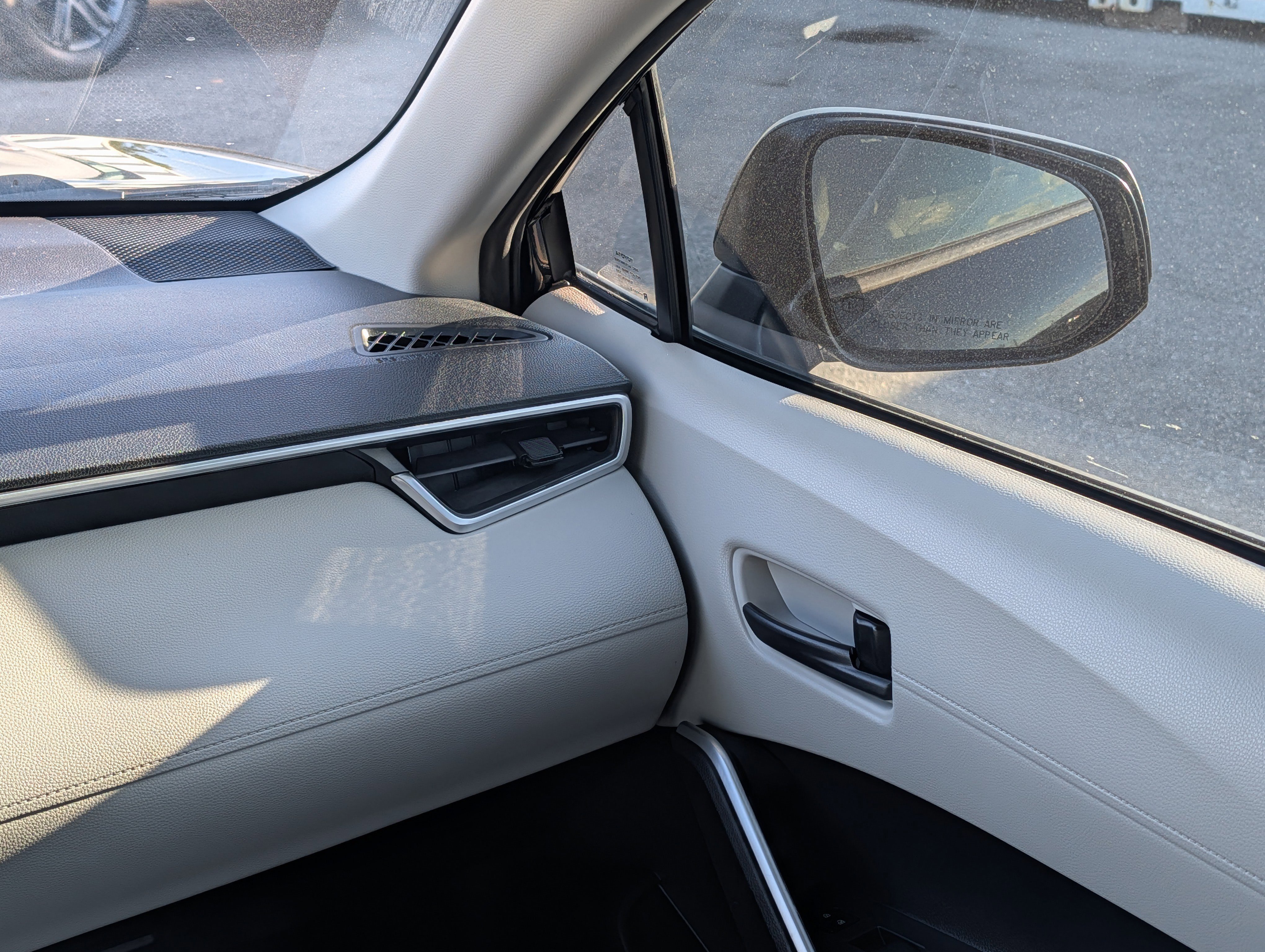 Used 2022 Toyota Corolla Cross L image 17