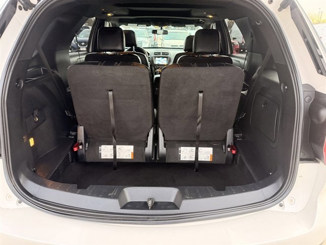 Certified 2017 Ford Explorer XLT w/ Equipment Group 202A image 10