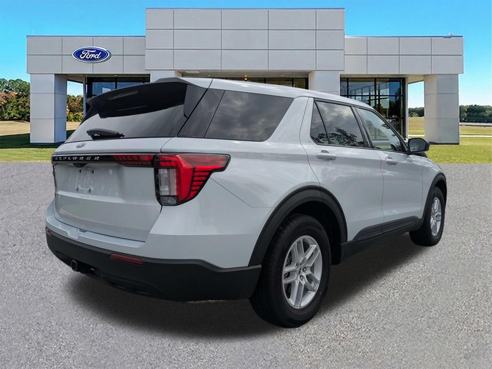 Certified 2026 Ford Explorer Active RWD image 4