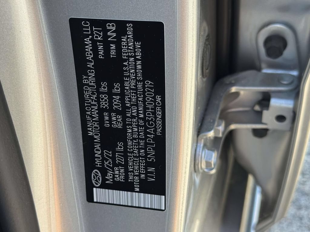 Used 2023 Hyundai Elantra Limited FWD image 28