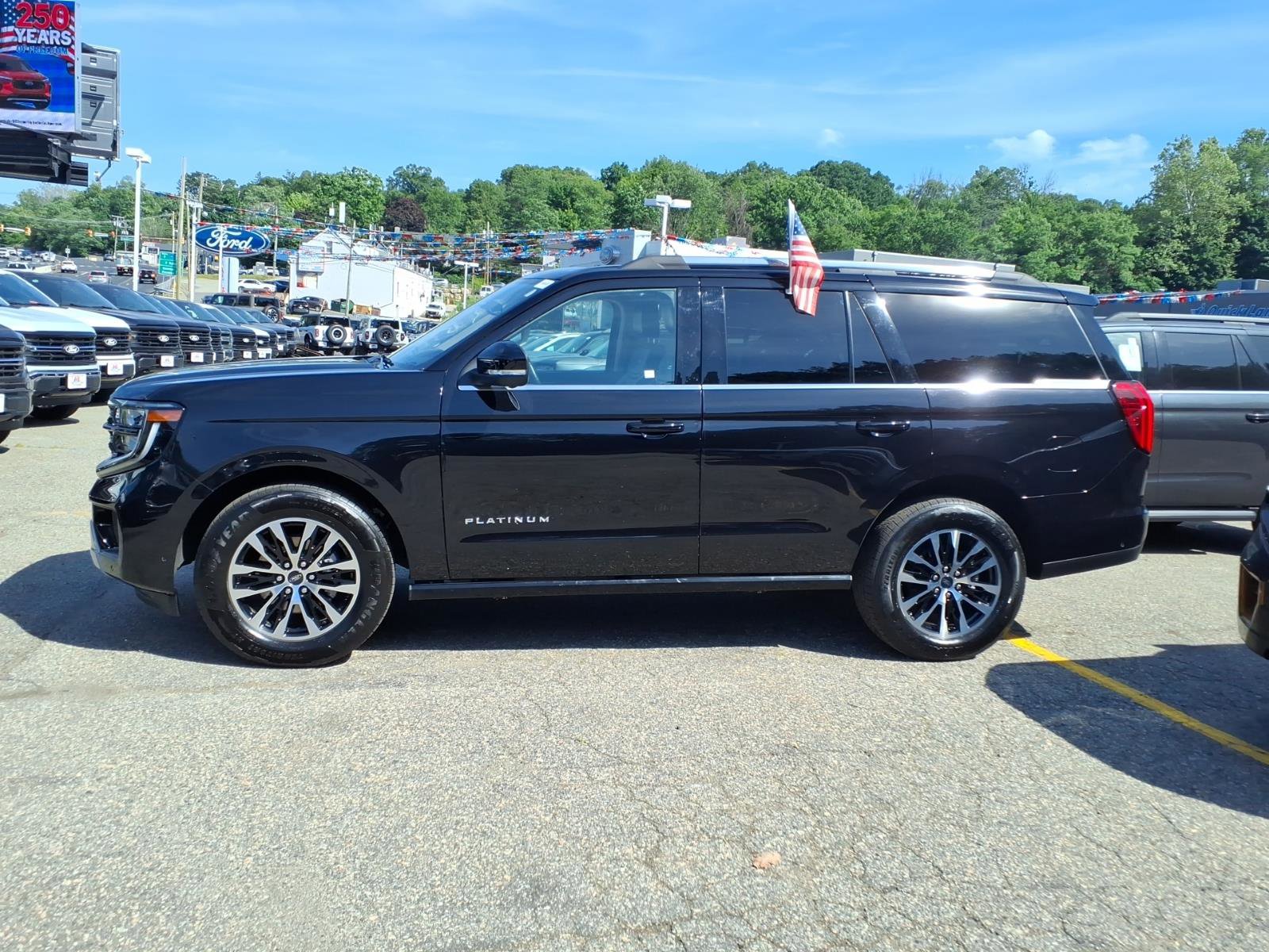 Certified 2025 Ford Expedition Platinum AWD/4WD image 5