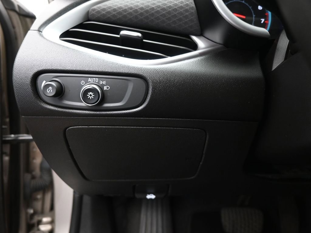 Used 2022 Chevrolet Malibu LT image 39