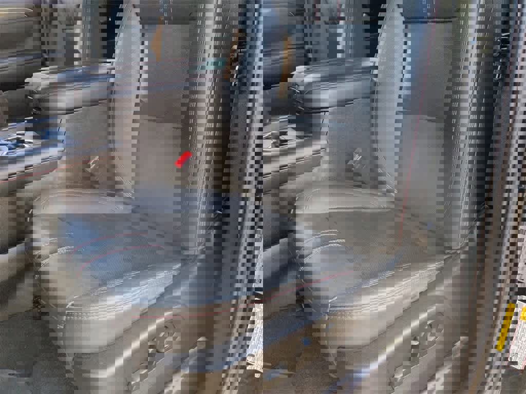 Used 2022 Chevrolet Suburban RST image 17