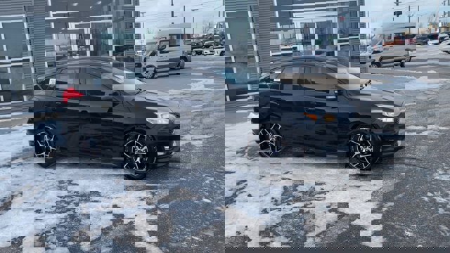 Certified 2017 Ford Focus SE w/ SE Sport Package image 3