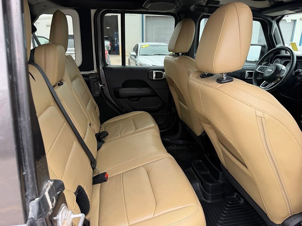 Used 2018 Jeep Wrangler Unlimited Sahara AWD/4WD image 14