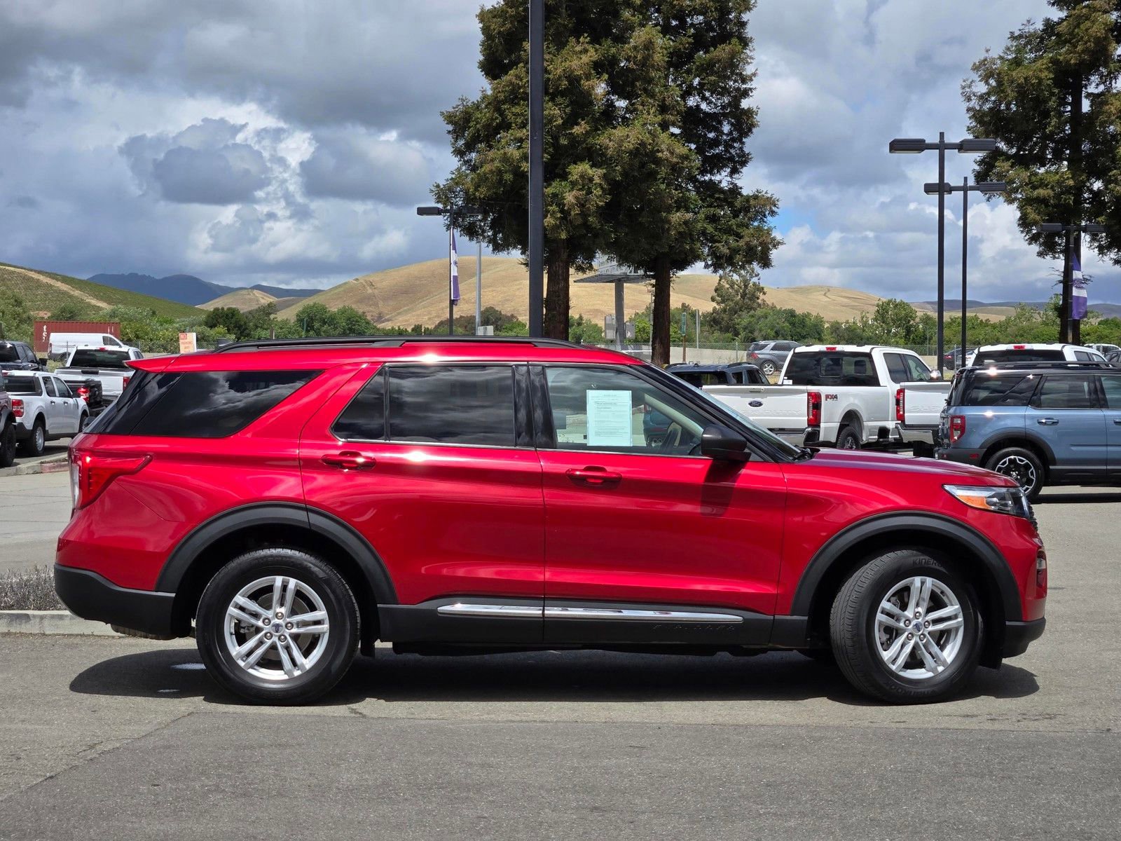 Certified 2024 Ford Explorer XLT w/ Equipment Group 202A AWD/4WD image 6