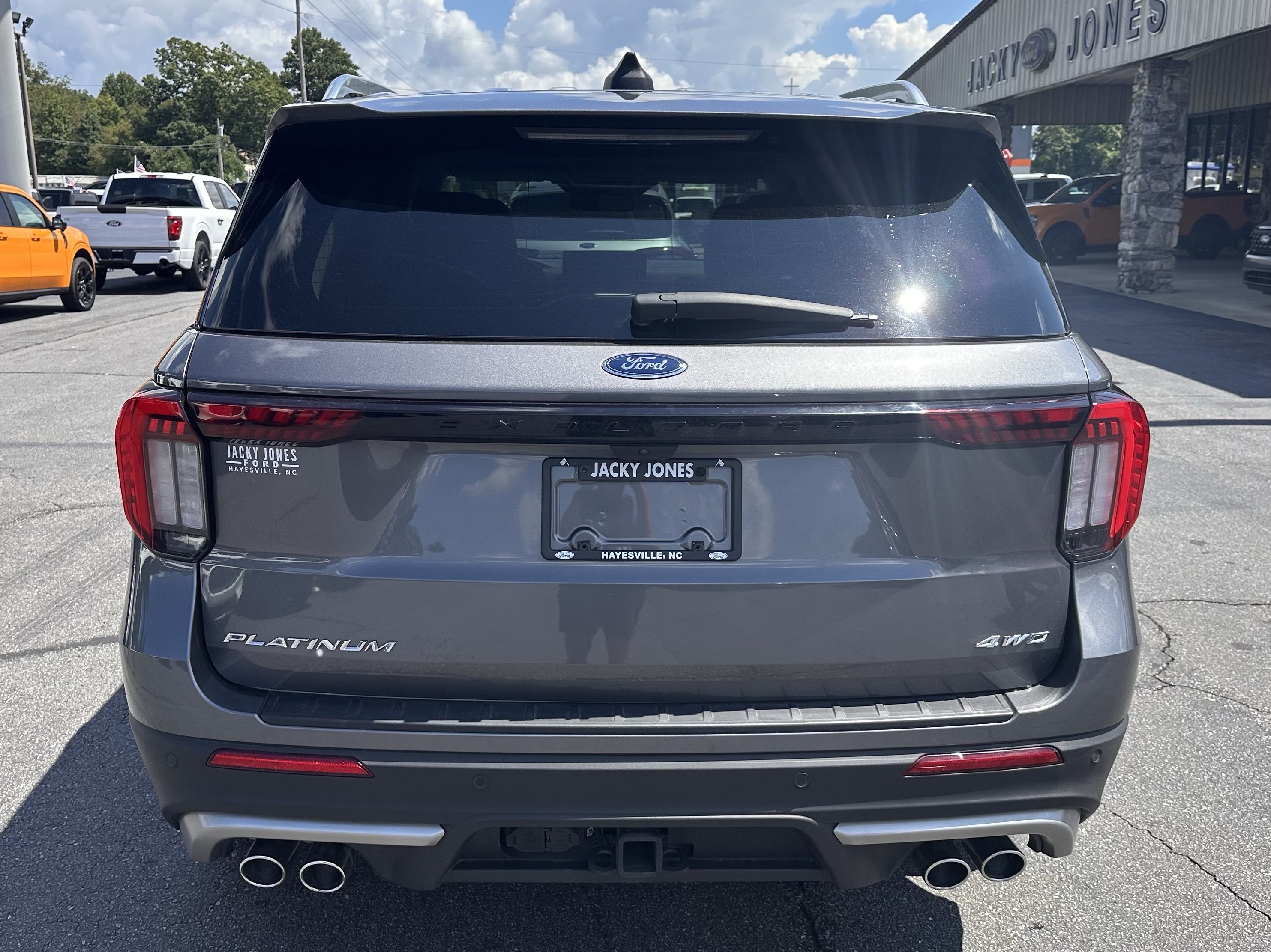 Certified 2025 Ford Explorer Platinum w/ Ultimate Package AWD/4WD image 7